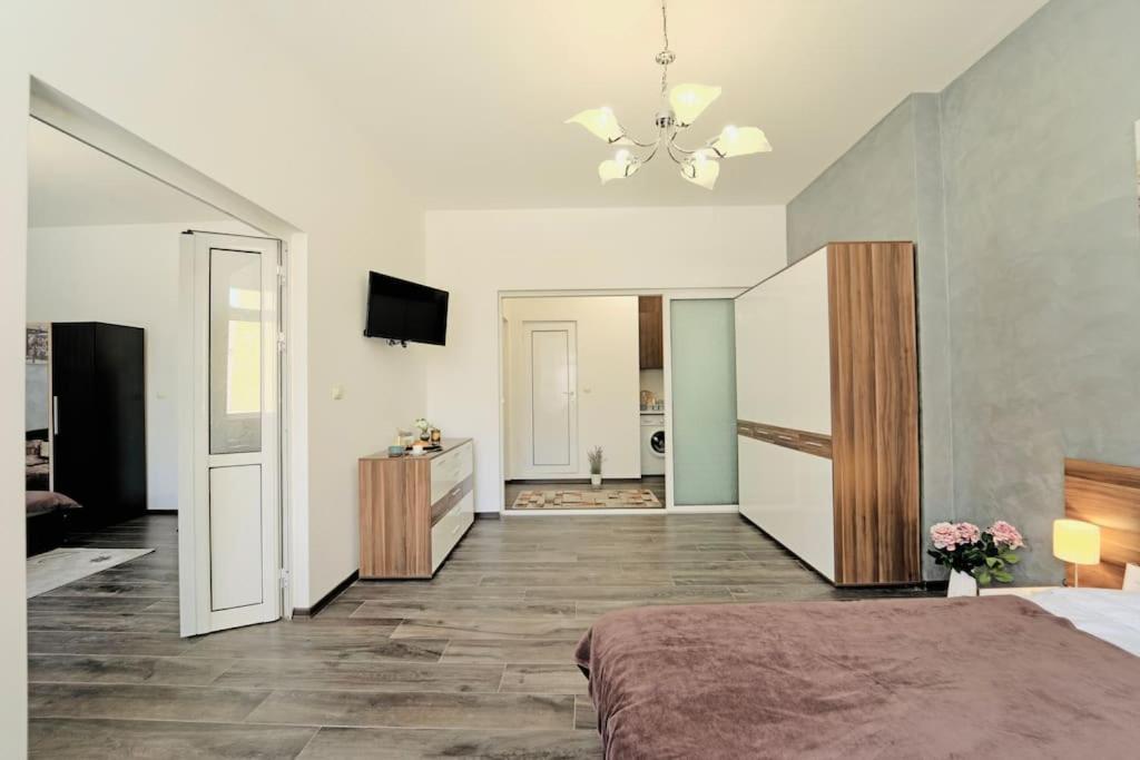 Cozy 2-Bedroom Flat In The Very Center Of Sofia Exterior foto